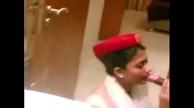 سكس عربى اماراتى مضيفة طيران تتناك من الطيار الهيجان