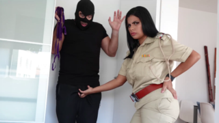 سكس هندي نار امرأة الشرطة الهندية جسمها مربرب تعبانة جدا تتناك من اللص